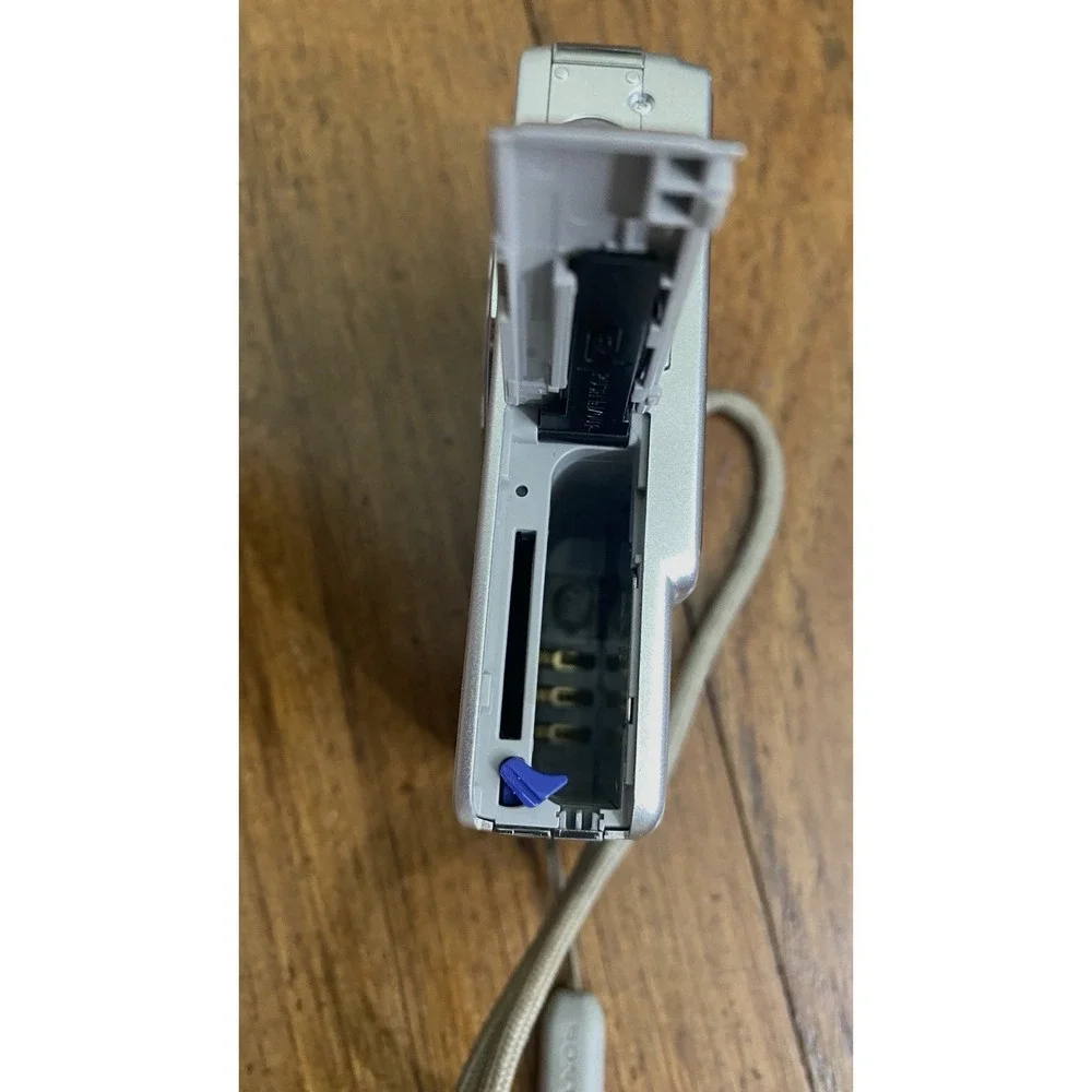 Sony Cyber-Shot DSC-W55 Silver 7.2 Mega Pixels Digital Camera Battery & Charger
